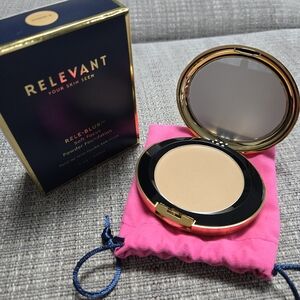 Relevant Rele-Blur Soft Focus Powder  Foundation - Dynamic 15 New In Box